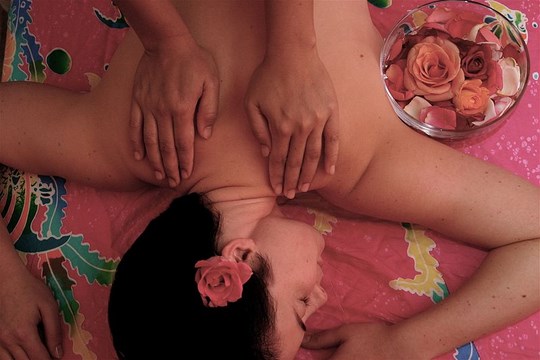A-sensory-massage.-By-Thomas-Wanhoff-Creative-Commons