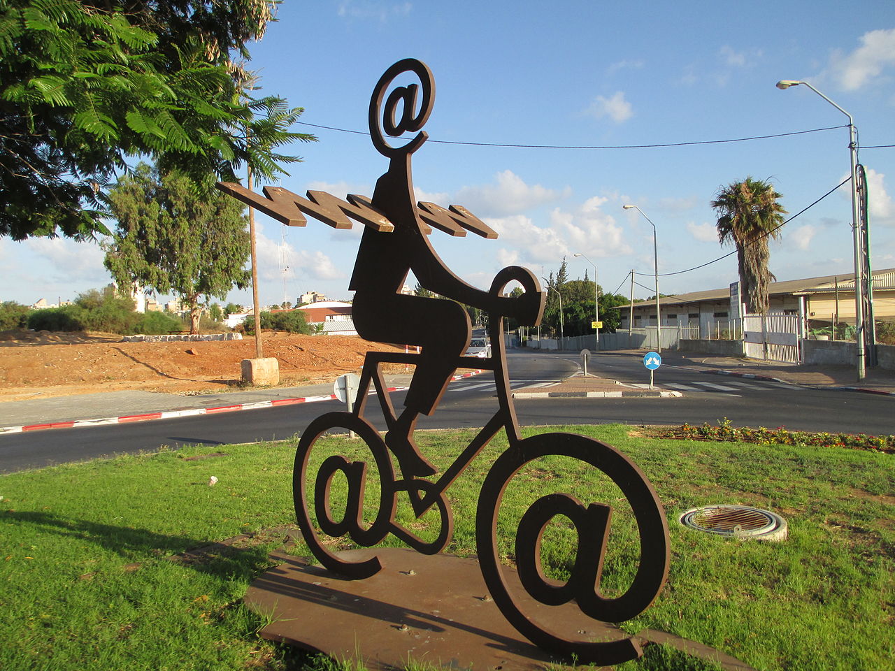1280px-pikiwiki_israel_32304_the_internet_messenger_by_buky_schwartz
